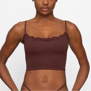 NWT! SKIMS FITS EVERYBODY LACE CROPPED CAMI COCOA—Size 2x